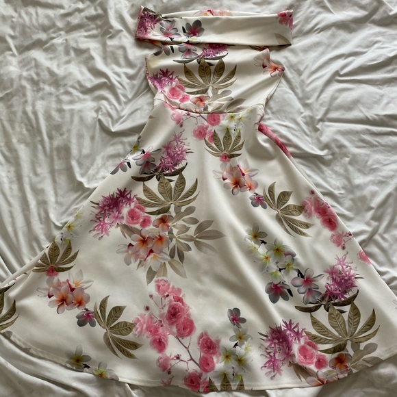 Dress - Picture 4 of 4